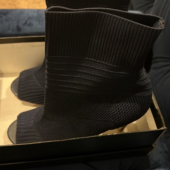Navy Charles by Charles David Open Toe Bootie Size 7 1/2 - Picture 2 of 4